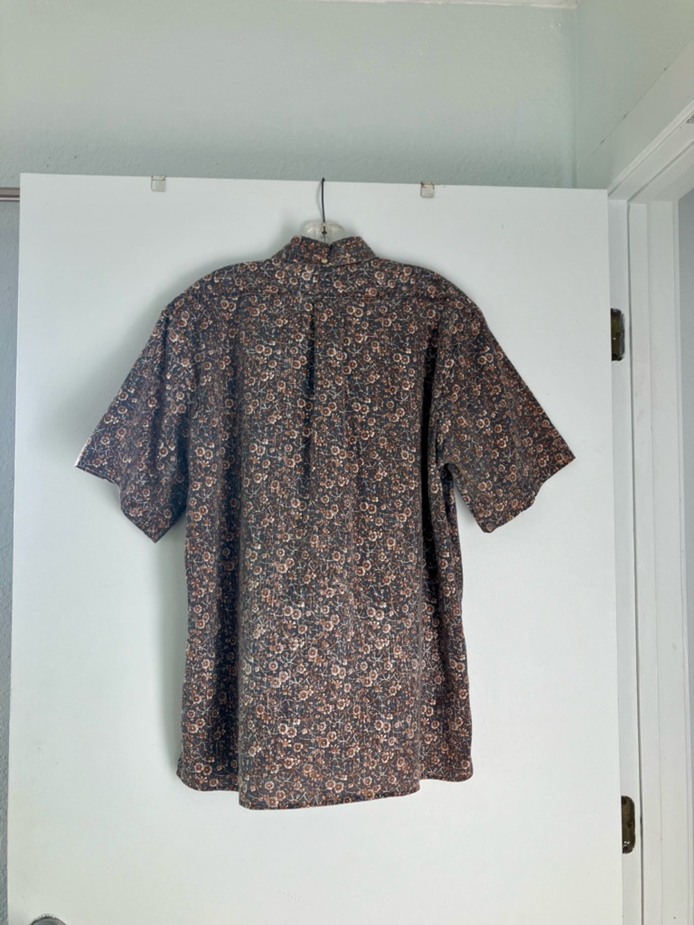 reyn spooner Short-Sleeve Floral Button-Up Aloha Shirt - Designed in Hawaii - Picture 2 of 6
